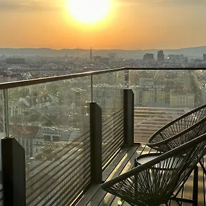 https://apt-panorama-sky-i-rooftop-pool-i-metro-station.vienna-besthotels.com
